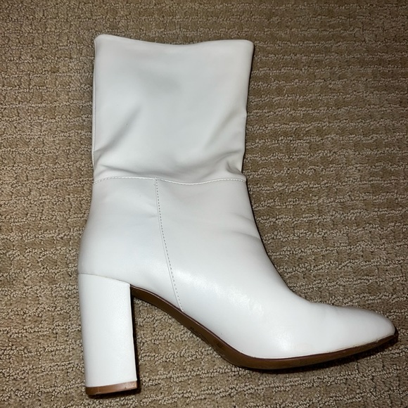 White Leather Material Boots - Picture 5 of 9